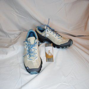 On Cloundventure Womens Trail Running Shoes Size 7